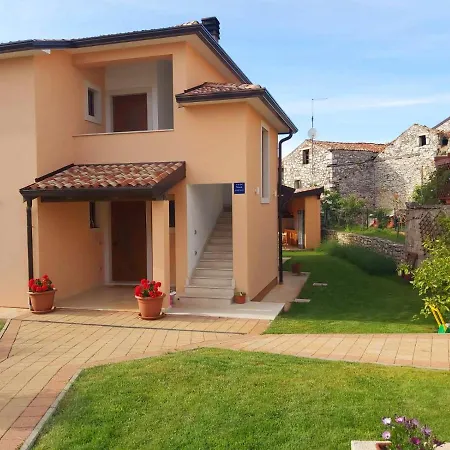 アパート Aisha *