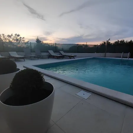 Aisha ブルトニグラ